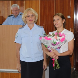 Заместитель начальника ГСУ ГУ МВД по краю Наталья Юдаева вручила награды сотрудникам ачинской полиции
