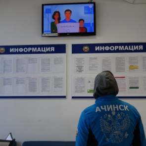 Автоинспекторы агитируют ачинцев использовать единый портал Госуслуг