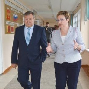 Глава Ачинска проверил ход ремонтных работ в двух школах города