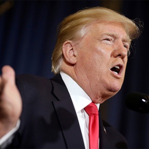 Трамп назвал унизительными для Америки домыслы демократов о «сговоре с Россией»