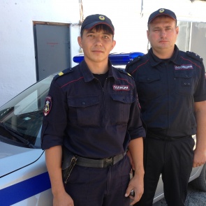 Пьяный водитель на глазах у гвардейцев заехал на детскую площадку в Ачинске