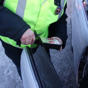 В Ачинске автолюбитель получил 6 суток ареста за отказ снять тонировку с автомобиля