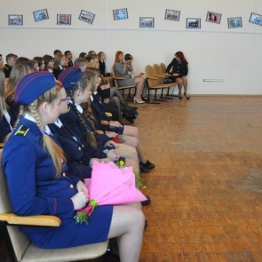 Стражи порядка в Ачинске провели «урок мужества» в полицейском классе