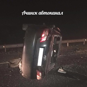 «Запчасти по всей трассе»: на въезде в Ачинск лоб в лоб столкнулись «Камри» и УАЗ