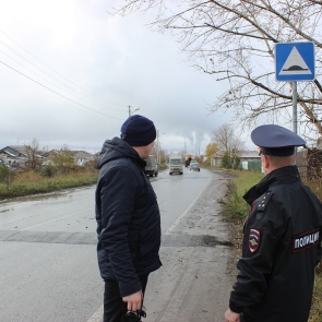 Сотрудники ГИБДД в Ачинске обследовали установленные искусственные неровности