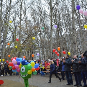 В Ачинске большим праздником открылся обновленный парк Победы