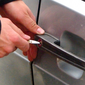 Участковый полиции по горячим следам раскрыл кражу из автомобиля в Ачинском районе