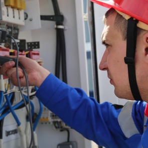 За кражу электричества в Красноярском крае наказали 200 потребителей