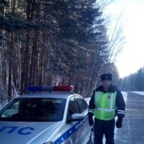 Полицейские спасли от обморожения автоледи, у которой на трассе сломалась машина