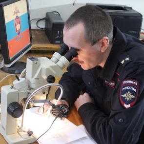 В Ачинске студенты юридического факультета познакомились со спецификой работы экспертов – криминалистов