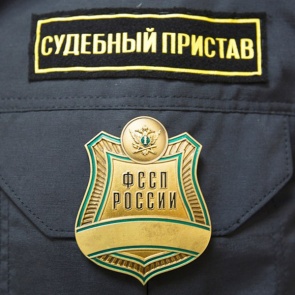 Пристав прикинулся попутчиком и арестовал иномарку должника