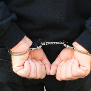 Мужчина 7 лет насиловал дочь: поймали, когда выложил порнографическое видео в интернет