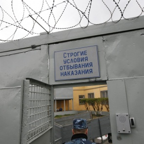 Житель Ачинска отобрал у бабушки 50 рублей и получил 3 года строгого режима