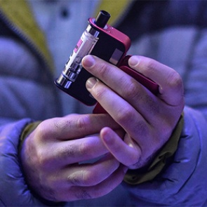 Названа новая опасность электронных сигарет