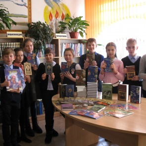 Более 2000 книг поступили в школы и детсады Ачинска