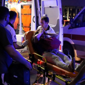 Один человек убит и 20 ранены при стрельбе в школе во Флориде