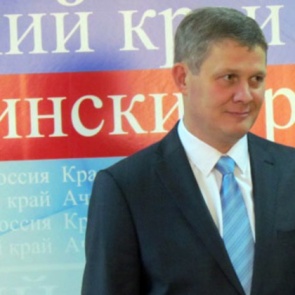 Главу Ачинского района отхлестали по лицу газетой