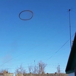Эксперты объяснили природу странных чёрных колец в небе над Красноярском