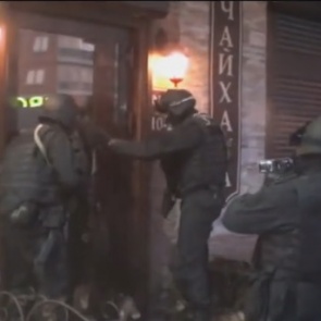 В красноярском аэропорту при посадке в самолет поймали двух террористов