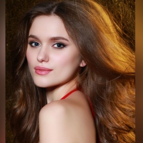 Красноярская красавица с голубыми глазами прошла в финал «Мисс Россия — 2018»