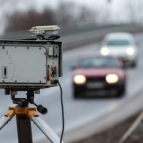 На трассе в Красноярском крае обстреляли оператора комплекса видеофиксации