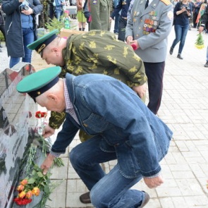 Фоторепортаж: в День пограничника в Ачинске открыли мемориал