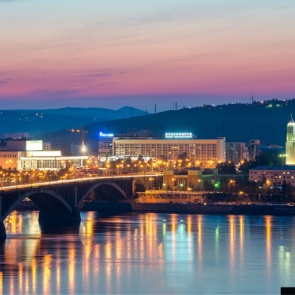 На правобережье Красноярска молодой мужчина сорвался с 23 этажа и погиб