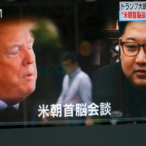 В Вашингтоне рассказали об «умолявшем на коленях о встрече» Ким Чен Ыне