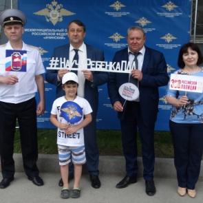 Госавтоинспекторы и общественность в Ачинске присоединились к всероссийской акции «Научи ребенка ПДД»