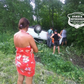 Фура вытолкнула арендованную иномарку в кювет под Назарово