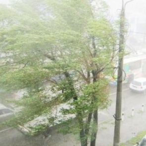 ЕДДС предупреждает: надвигаются грозы, град и порывистый ветер