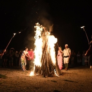 Пятилетний мальчик упал в костер в ночь на Ивана Купалу и умер