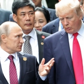 Трамп пожаловался Путину на своих «глупых» советников