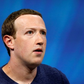 Цукерберг обеднел на 17 миллиардов долларов за два часа