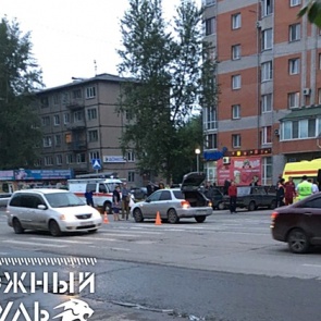 В Ачинске на пешеходном переходе двое детей попали под машину