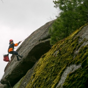 Красноярец пошел на «Столбы» в первый день после открытия и вывихнул голеностоп