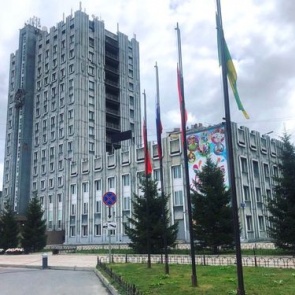 Ачинск приспустил флаги