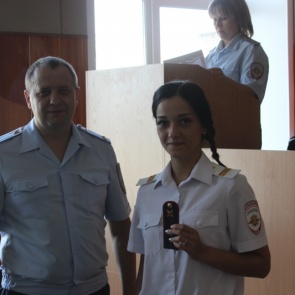 В Ачинске четверым сотрудникам полиции присвоены первые офицерские звания