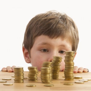 Двое отцов-алиментщиков из Ачинска «спрятали» машины от приставов. Их сдали соседи и бывшая жена