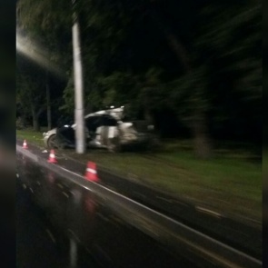 В Красноярске водитель «Тойоты» ночью врезался в столб. Погубил себя и девушку.