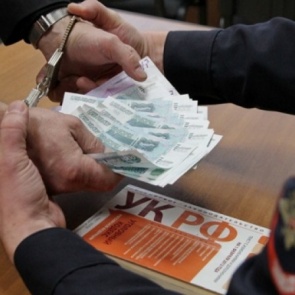 Бывший чиновник из Курагино за взятки получил 4,5 года колонии