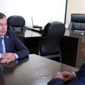 Глава Ачинска Илай Ахметов провёл рабочую встречу с депутатом Государственной думы РФ Виктором Зубаревым