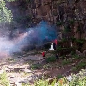На «Столбах» обещают штрафовать за свадебные фотосессии со «спецэффектами»
