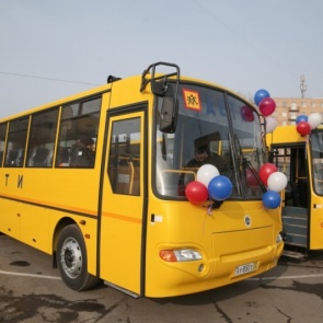 Федерация подарила 26 новых школьных автобусов Красноярскому краю