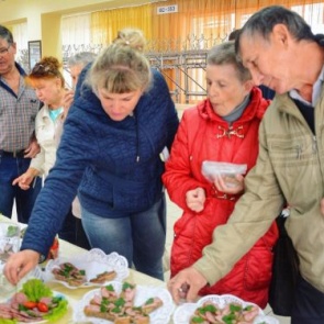 Ачинцы выбрали самый вкусный мясной деликатес местного производства. Чья продукция победила?
