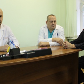 Начальник ачинской Госавтоинспекции Сергей Оленников провел рабочую встречу с руководителем филиала наркологического диспансера