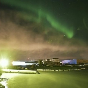 Чарующее северное сияние сняли в вечернем небе жители Норильска