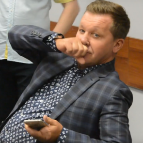 Снова на скользкой дорожке? У депутата Гусарова появились серьёзные проблемы с законом