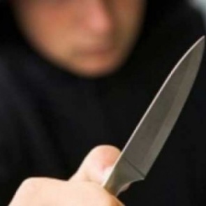 В Черногорске 16-летний подросток с ножом напал на продавца магазина