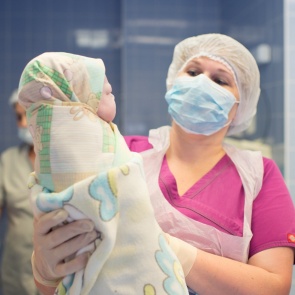 В Кемеровской области из-за акушерок-самозванок с начала года умерли три младенца